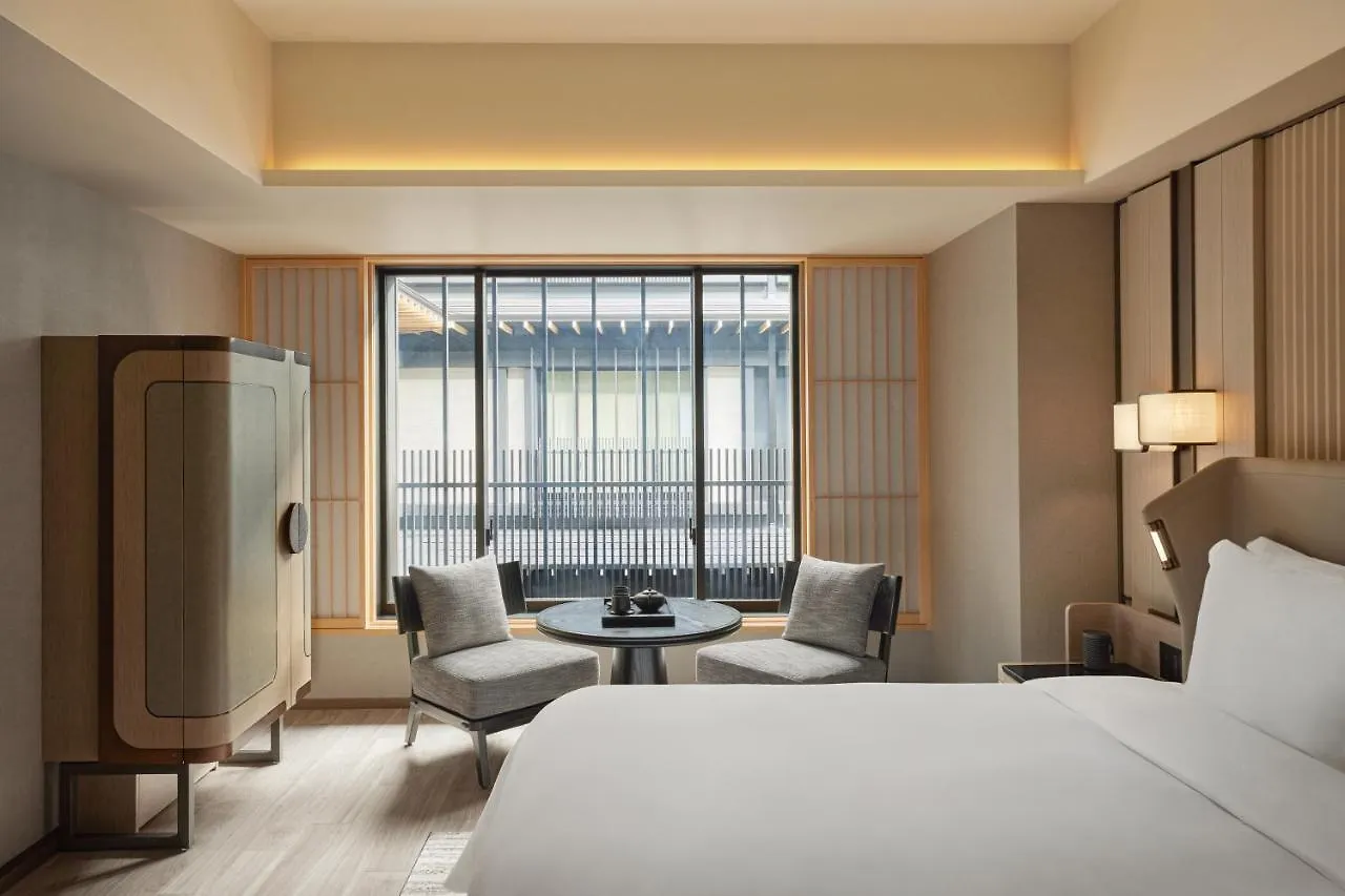 Dusit Thani Kyoto 5*,